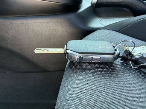 Used 2025 Kia Soul LX w/ LX Technology Package FWD image 21