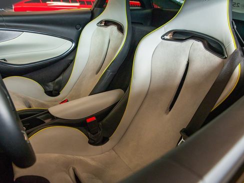 Used 2023 McLaren Artura image 14