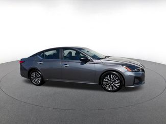 Used 2025 Nissan Altima 2.5 SV FWD video 2