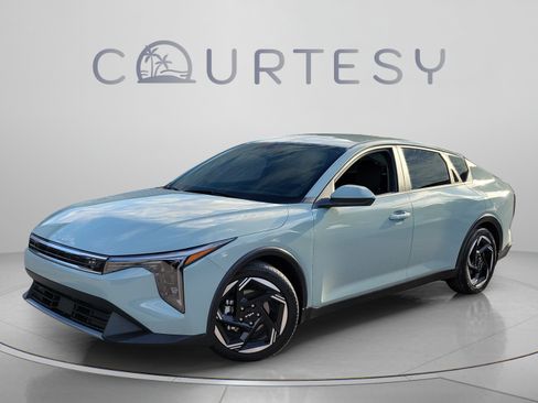 Certified 2025 Kia K4 EX FWD image 1