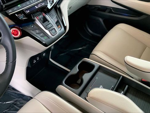 Used 2025 Honda Odyssey Touring image 17