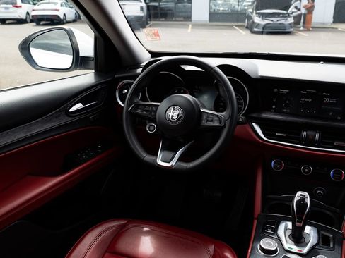 Used 2021 Alfa Romeo Stelvio Sprint RWD image 9