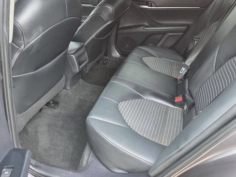 Used 2020 Toyota Camry SE w/ Convenience Package FWD image 11