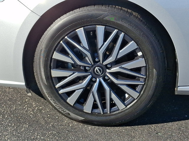 Used 2025 Nissan Altima 2.5 SV FWD image 8