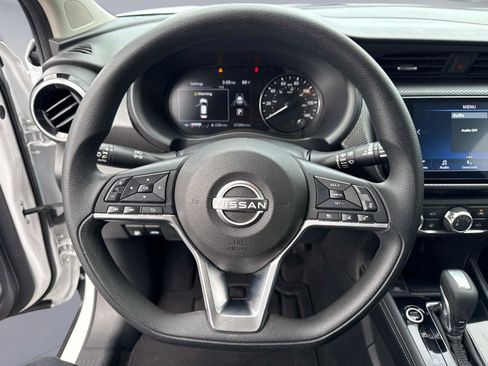 Used 2023 Nissan Kicks SV image 28