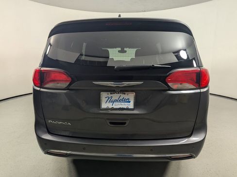Used 2018 Chrysler Pacifica Touring-L FWD image 7