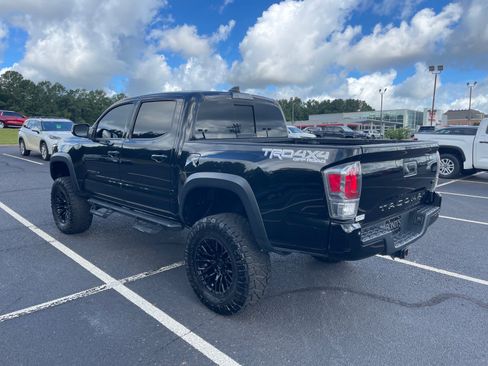 Used 2021 Toyota Tacoma TRD Off-Road w/ Technology Package AWD/4WD image 14