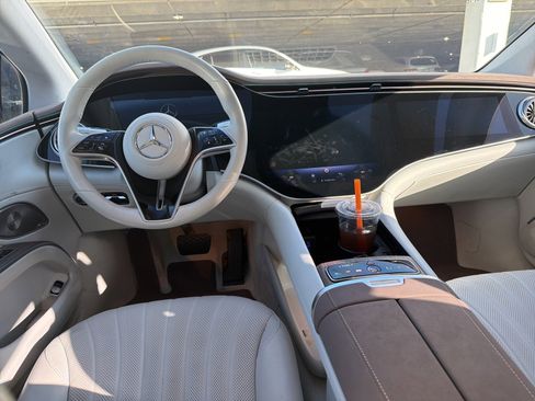 Used 2023 Mercedes-Benz EQS 580 4MATIC Sedan image 10