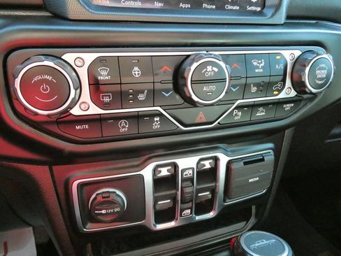 Used 2021 Jeep Gladiator Overland w/ Popular Equipment Package AWD/4WD image 26