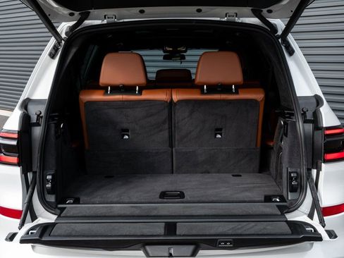Used 2025 BMW X7 M60i image 31