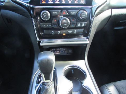 Used 2020 Jeep Grand Cherokee Altitude image 21