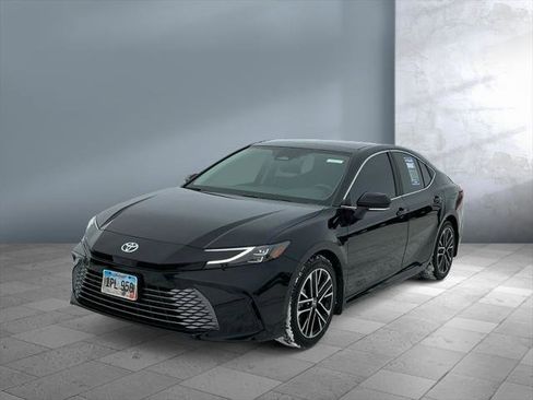 Certified 2025 Toyota Camry XLE image 1