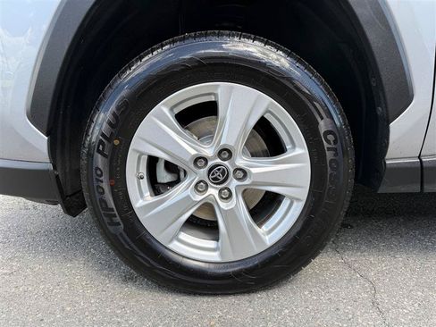 Used 2021 Toyota RAV4 LE AWD/4WD image 10