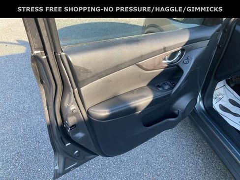 Used 2015 Nissan Rogue S image 14