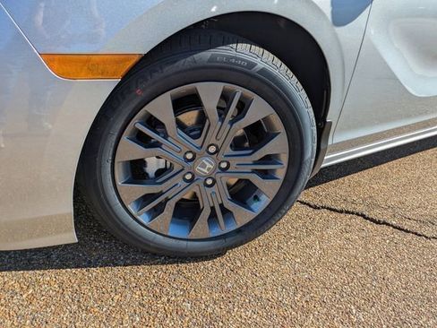 New 2026 Honda Odyssey Touring image 9
