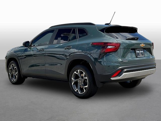 Used 2025 Chevrolet Trax LT w/ LT Convenience Package FWD image 5