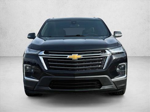 Used 2022 Chevrolet Traverse LT image 2