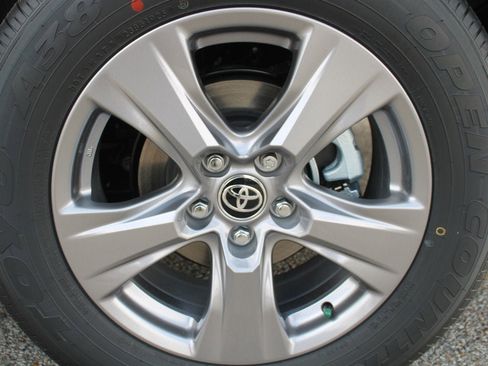 Used 2025 Toyota RAV4 XLE w/ Convenience Package image 29