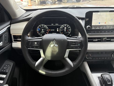 Used 2023 Mitsubishi Outlander SEL image 10