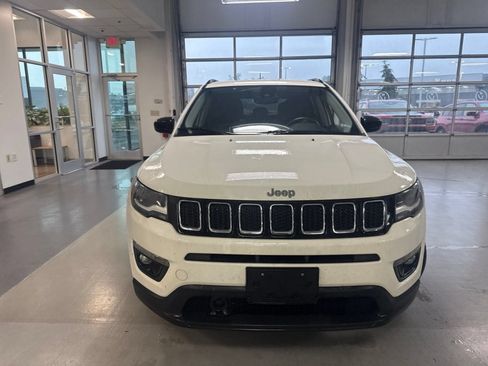 Used 2017 Jeep Compass Latitude FWD image 17