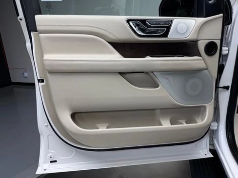Used 2019 Lincoln Navigator L Reserve AWD/4WD image 30
