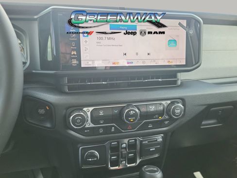 New 2025 Jeep Gladiator Sport image 19