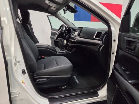 Used 2019 Toyota Highlander LE image 57