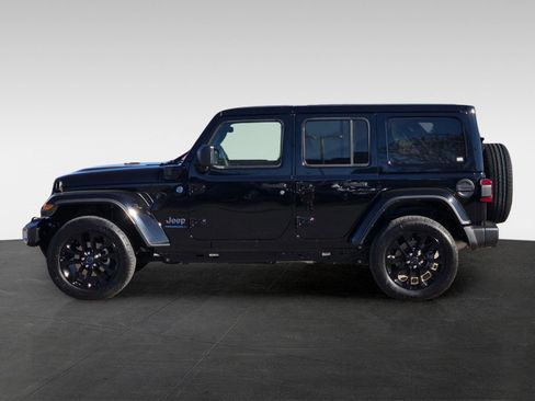 Used 2025 Jeep Wrangler Unlimited Sahara w/ Safety Group image 7