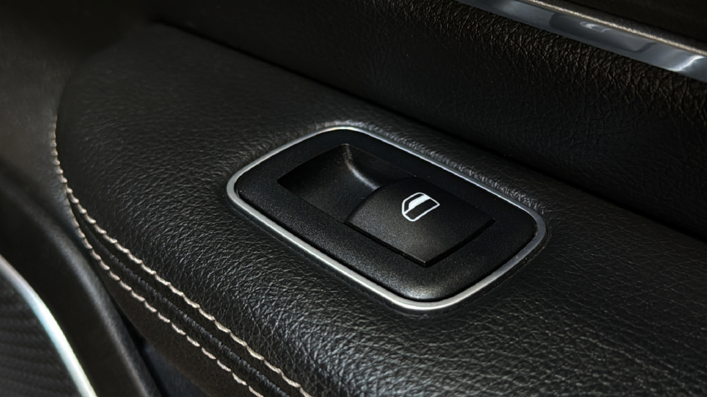 Used 2019 RAM 1500 Laramie AWD/4WD image 15
