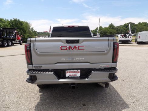 Used 2025 GMC Sierra 2500 AT4 AWD/4WD image 6