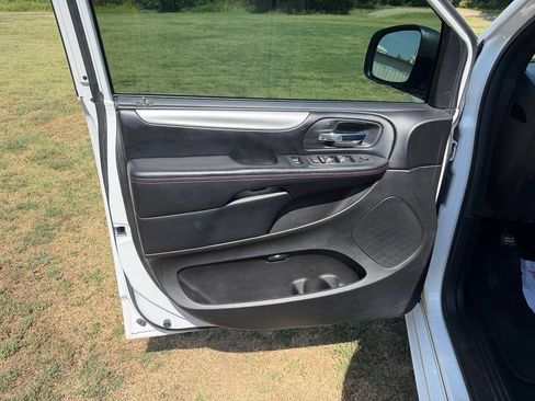 Used 2019 Dodge Grand Caravan GT FWD image 8