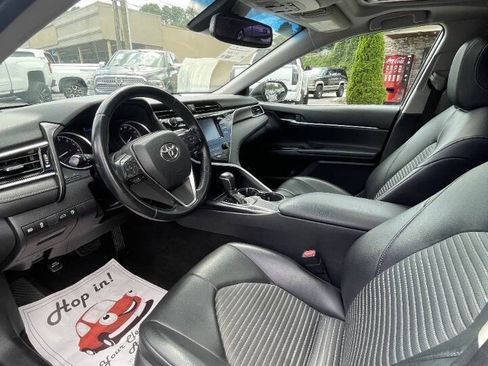 Used 2018 Toyota Camry SE w/ Moonroof Package FWD image 11