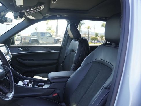 New 2026 Jeep Grand Cherokee Altitude image 19