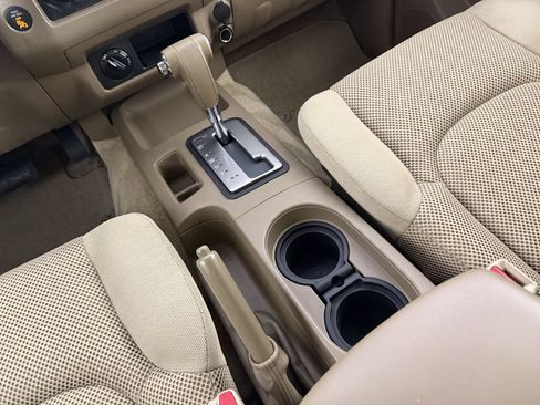 Used 2005 Nissan Frontier SE AWD/4WD image 29