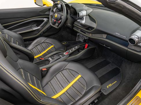 Certified 2022 Ferrari F8 Tributo RWD image 31