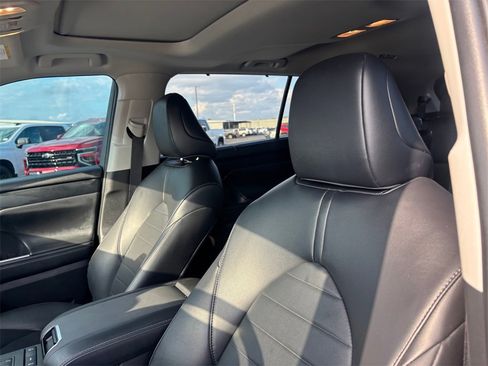 Used 2022 Toyota Highlander XLE image 13