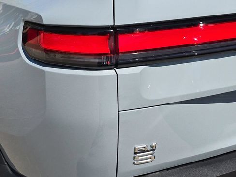 Used 2023 Rivian R1S Adventure Dual AWD/4WD image 38