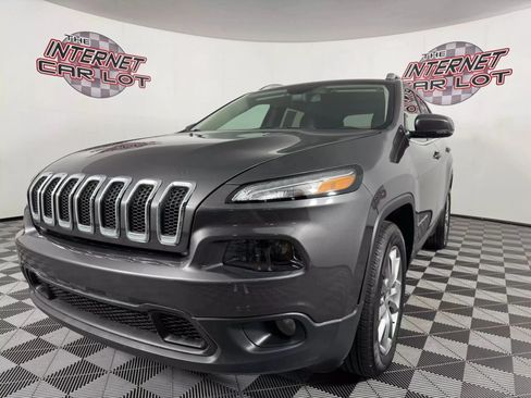 Used 2018 Jeep Cherokee Limited AWD/4WD image 3