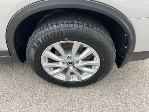 Used 2017 Nissan Rogue SV AWD/4WD image 22