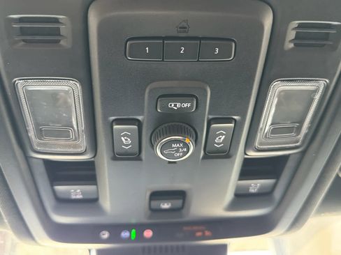 Used 2024 Chevrolet Tahoe Z71 w/ Luxury Package image 44