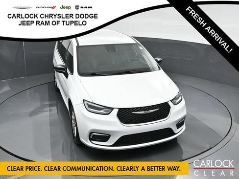 Used 2025 Chrysler Pacifica Select FWD image 51