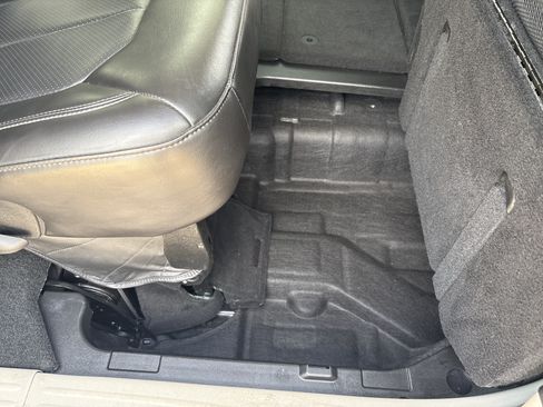 Used 2024 Chrysler Pacifica Touring-L FWD image 16