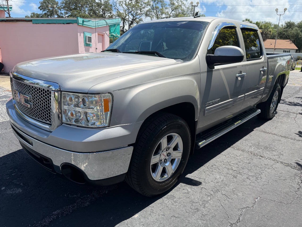 Used 2009 GMC Sierra 1500 SLT w/ Suspension Package, Off-Road AWD/4WD image 10