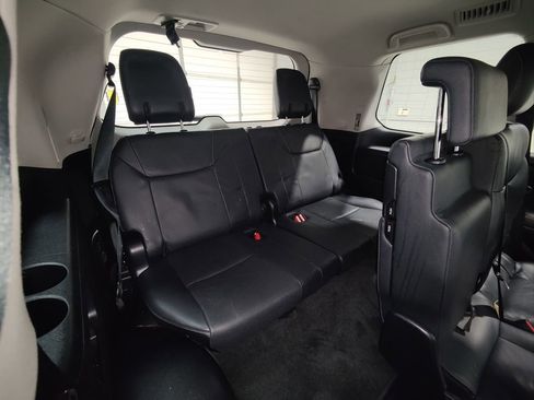 Used 2015 Lexus LX 570 4WD w/ Luxury Package image 22