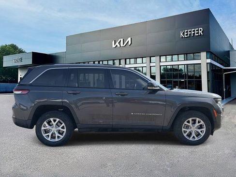 Used 2022 Jeep Grand Cherokee Limited w/ Luxury Tech Group II image 9