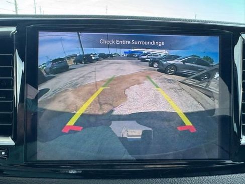 Used 2025 Chrysler Pacifica Limited FWD image 10