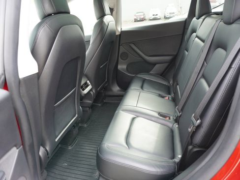 Used 2021 Tesla Model Y Long Range image 13