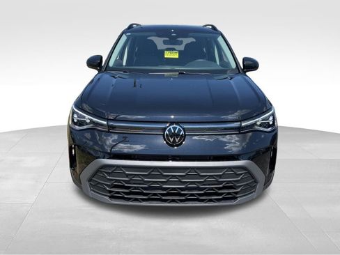New 2025 Volkswagen Taos SE FWD image 3