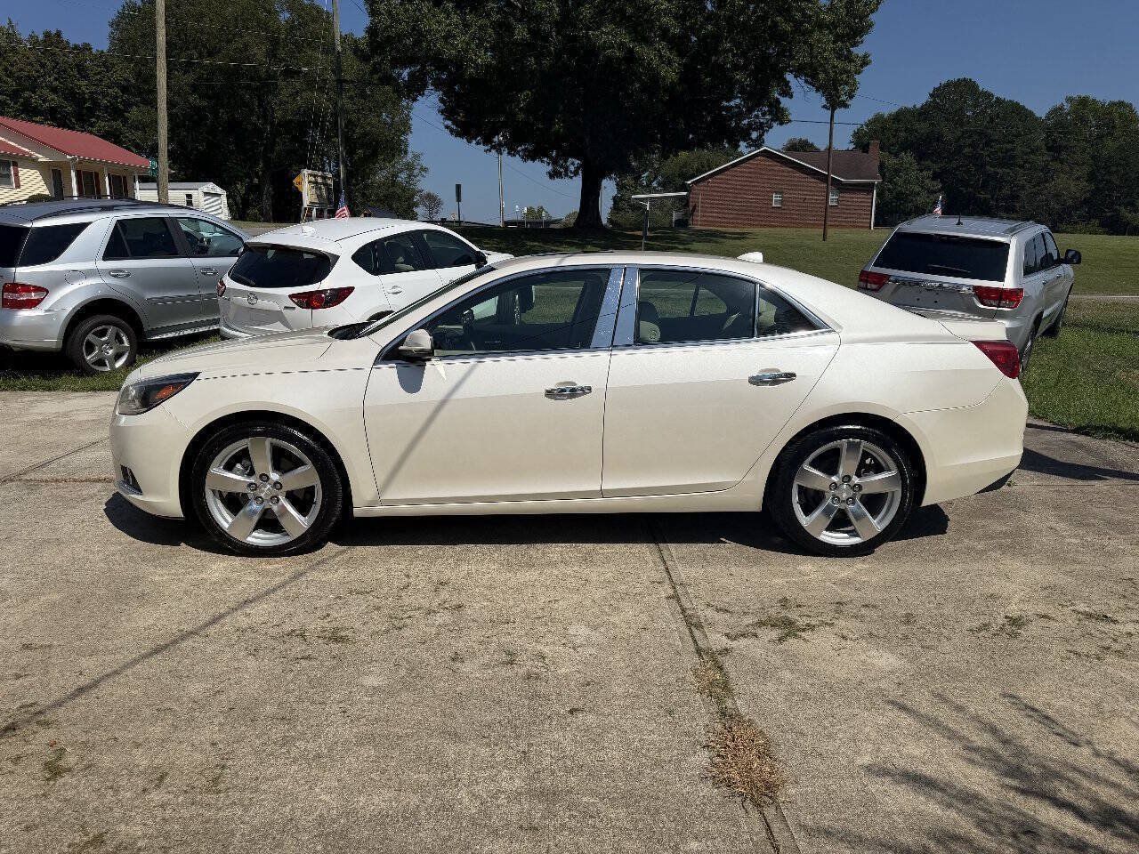 Used 2013 Chevrolet Malibu LTZ FWD image 4