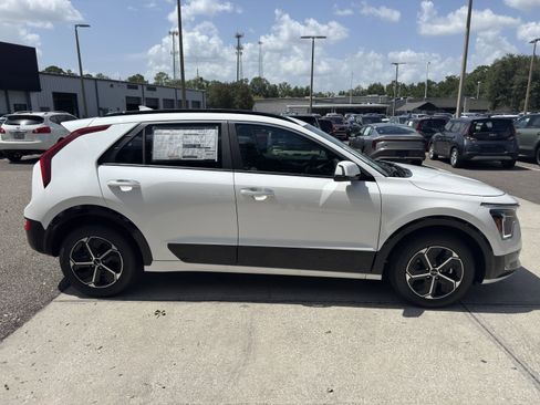 New 2025 Kia Niro SX image 3